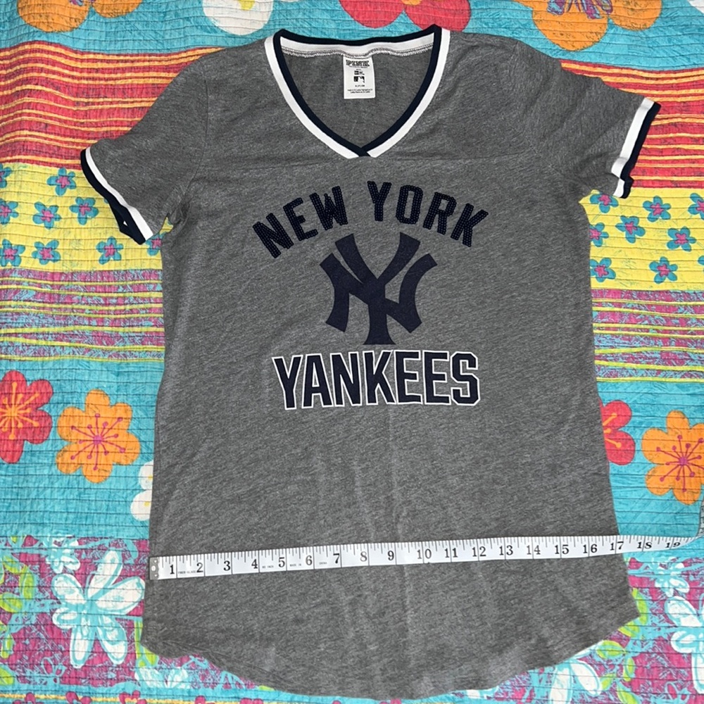 VS PINK New York Yankees top